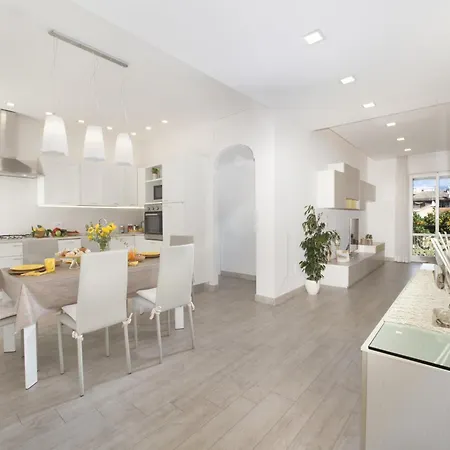 2 Bedroom Apartment In Sorrento * Sorrento